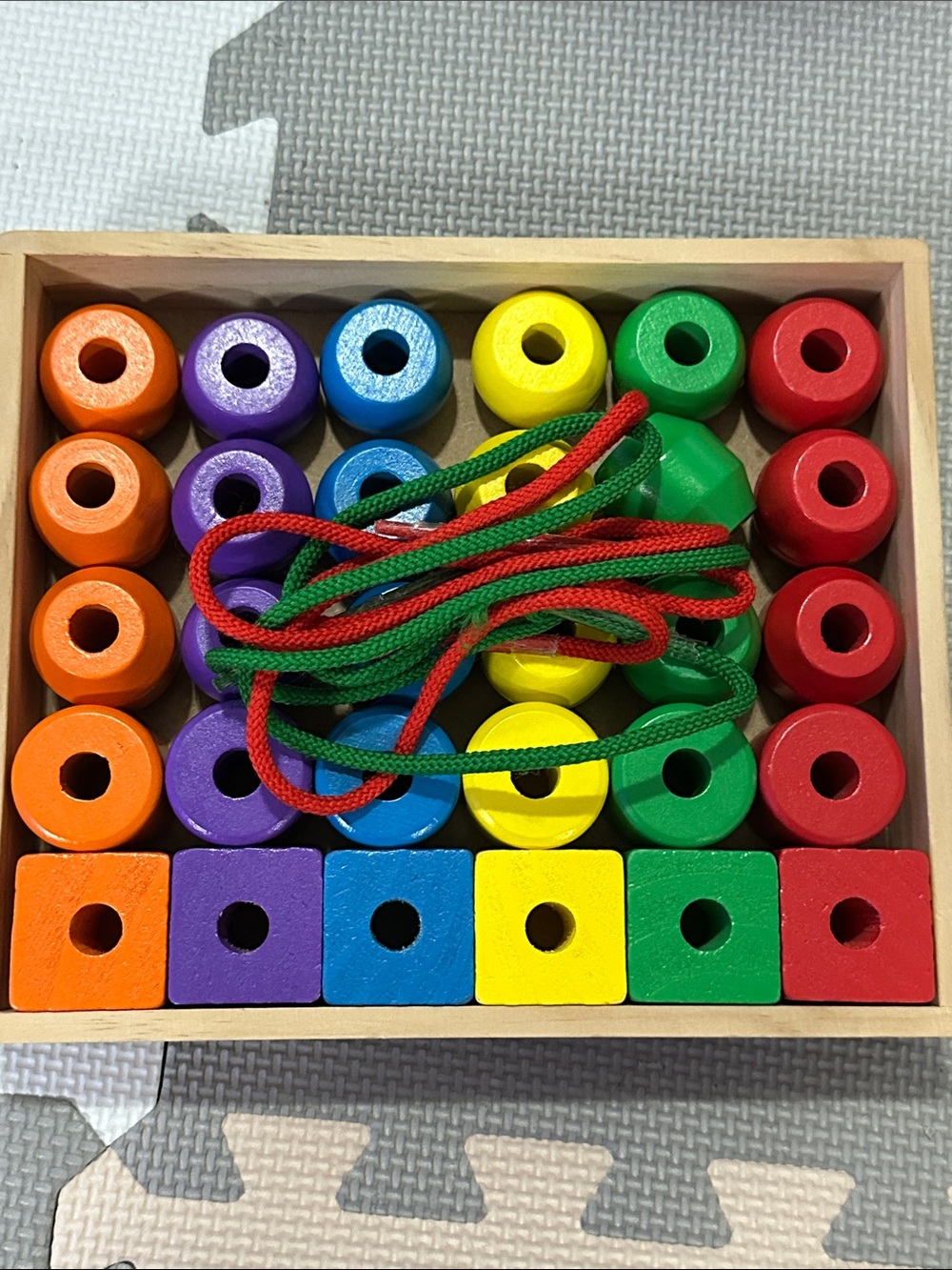 Melissa & Doug Wooden Rainbow Lacing Beads Set – Multicolor